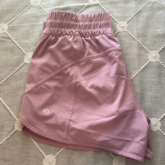Lululemon size 8 pink tracker shorts - Picture 1 of 4